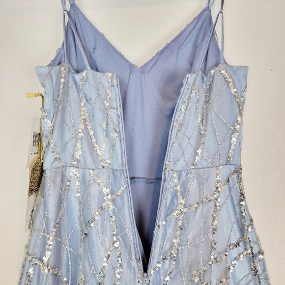 NWT TLC Say Yes Juniors Strappy Sequin-Embellished Gown in Silver/Blue Sz 1/2 - Picture 7 of 13